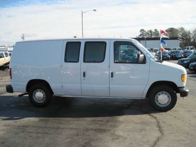Ford Econoline 2002 photo 1