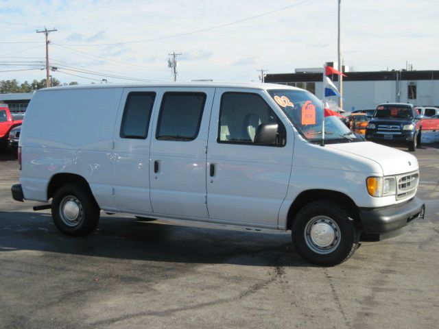 Ford Econoline 2002 photo 2