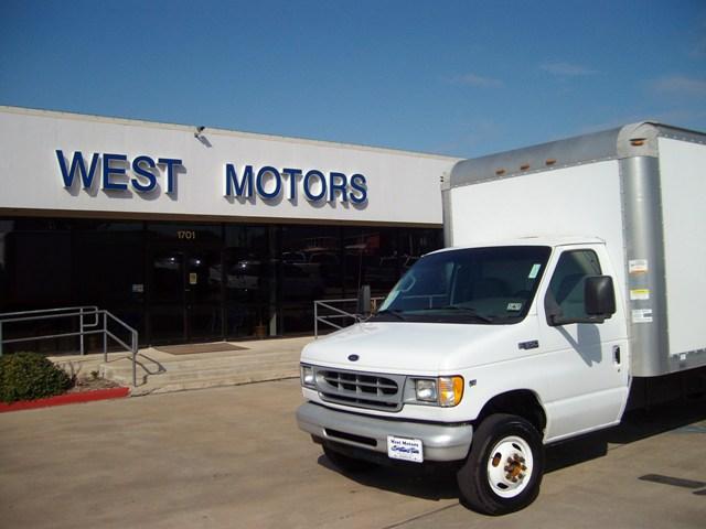 Ford Econoline 2002 photo 1