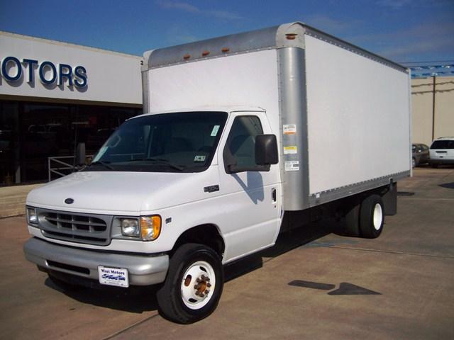 Ford Econoline 2002 photo 2