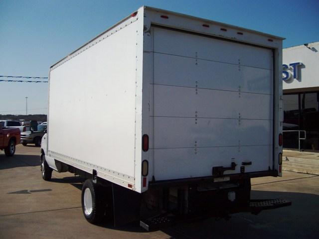 Ford Econoline 2002 photo 3