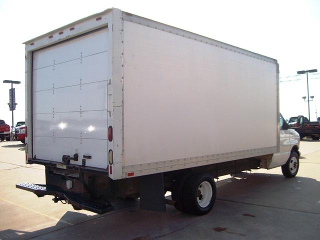 Ford Econoline 2002 photo 4