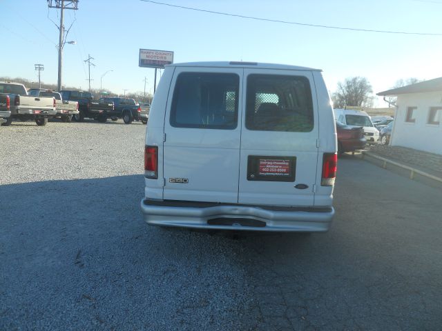 Ford Econoline 2002 photo 1