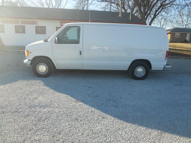 Ford Econoline 2002 photo 2