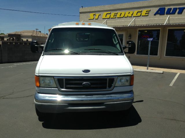Ford Econoline 2003 photo 17