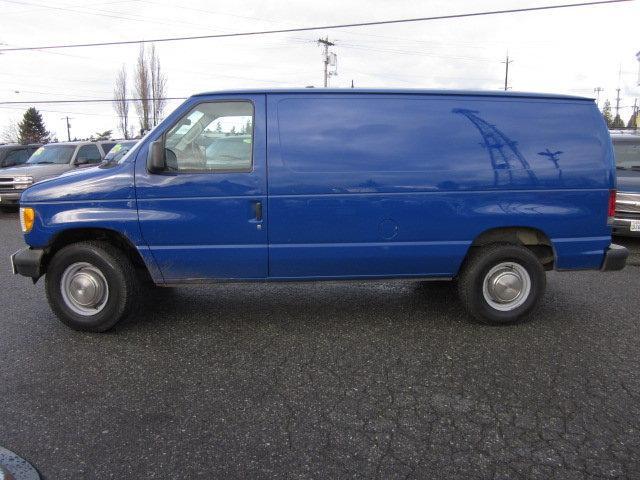 Ford Econoline 2003 photo 2