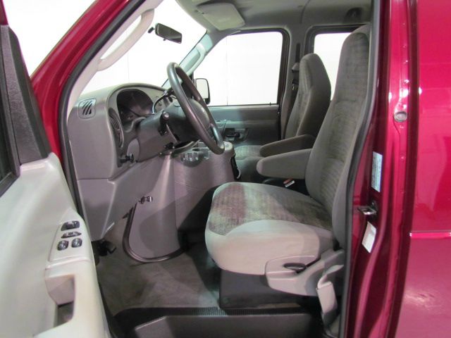 Ford Econoline 2003 photo 1