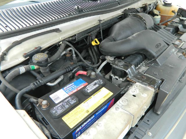 Ford Econoline SE Truck Passenger Van