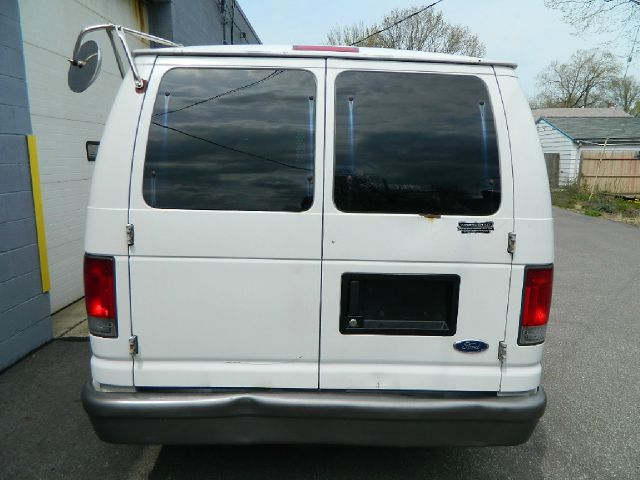 Ford Econoline 2003 photo 12