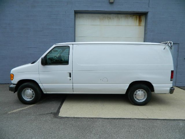 Ford Econoline 2003 photo 18