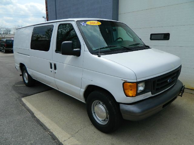 Ford Econoline 2003 photo 19