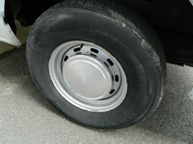 Ford Econoline 2003 photo 20