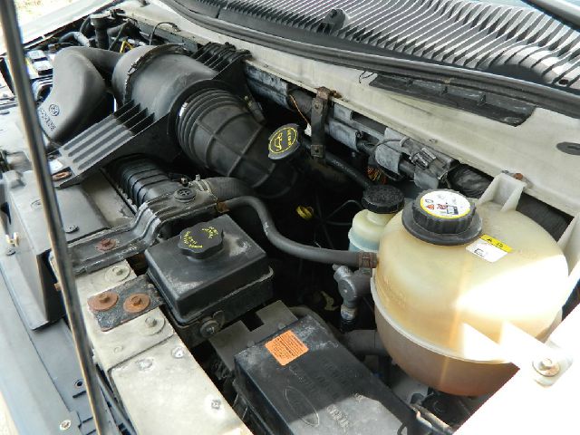 Ford Econoline 2003 photo 22