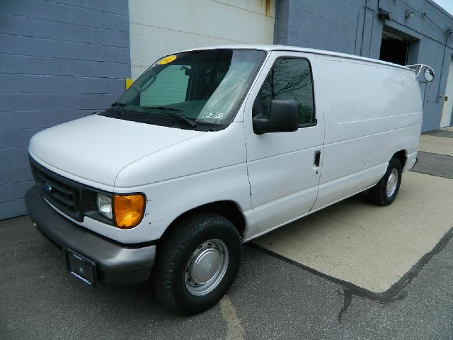 Ford Econoline 2003 photo 23