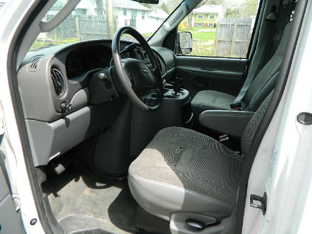 Ford Econoline 2003 photo 27