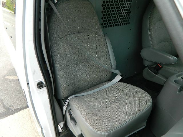 Ford Econoline 2003 photo 29