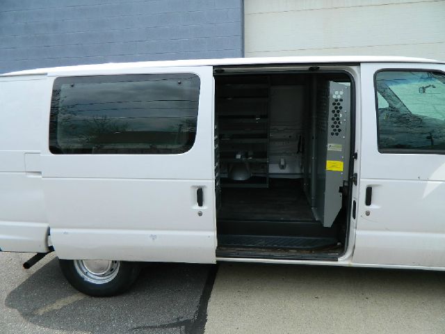 Ford Econoline 2003 photo 8