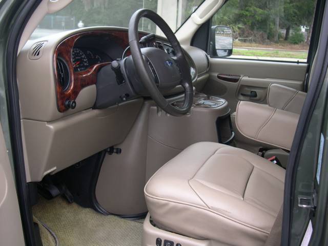 Ford Econoline 2003 photo 1