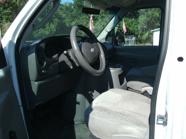 Ford Econoline 2003 photo 1