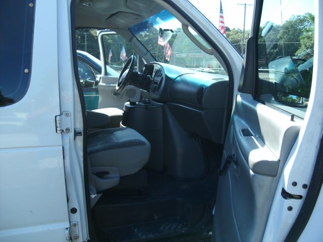 Ford Econoline 2003 photo 6