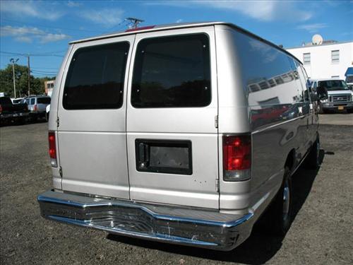 Ford Econoline 2003 photo 1