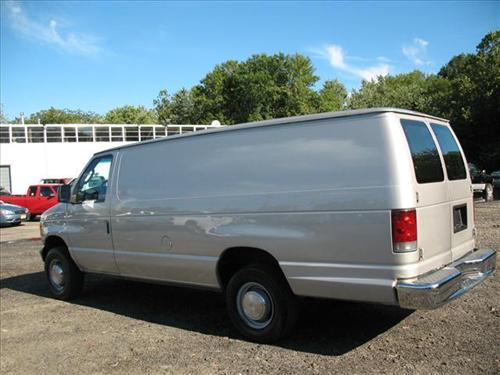 Ford Econoline 2003 photo 2