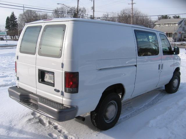 Ford Econoline 2003 photo 2