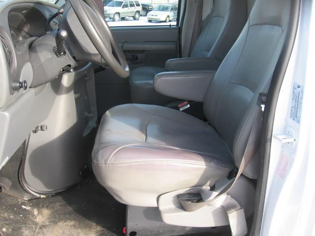 Ford Econoline 2003 photo 4
