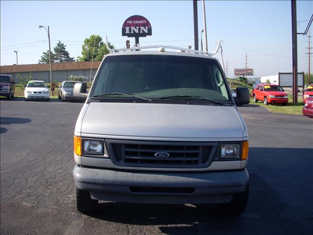 Ford Econoline 2003 photo 1