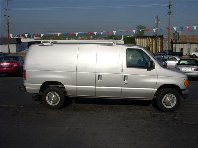 Ford Econoline 2003 photo 2