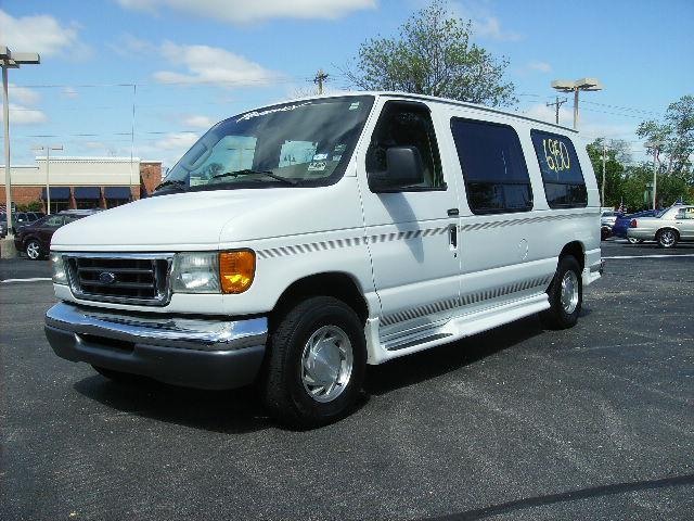 Ford Econoline 328 Ci Passenger Van