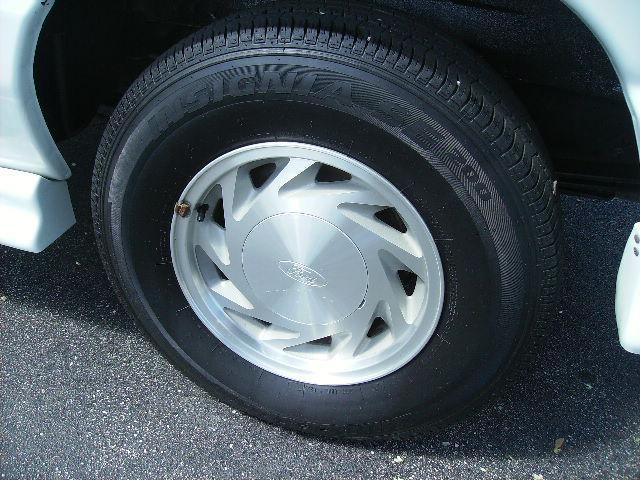 Ford Econoline 2003 photo 1