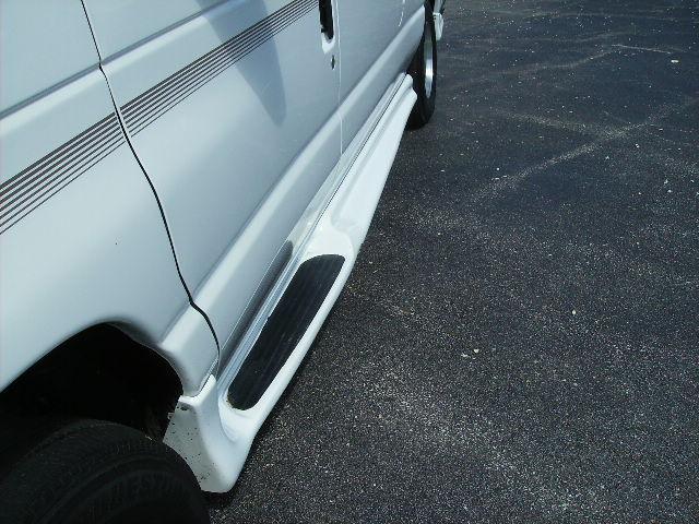 Ford Econoline 2003 photo 2