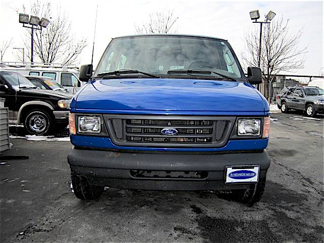 Ford Econoline 2003 photo 1