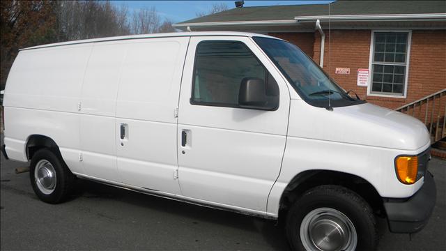 Ford Econoline 2003 photo 1
