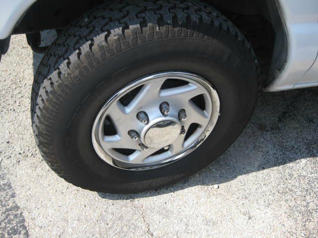 Ford Econoline 2003 photo 1