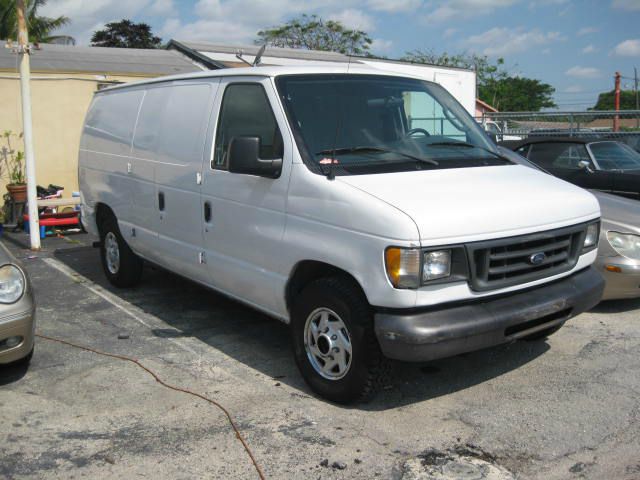 Ford Econoline 2003 photo 2