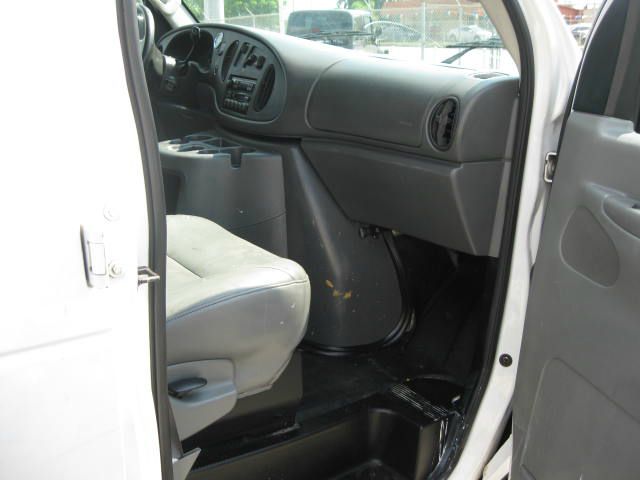 Ford Econoline 2003 photo 7