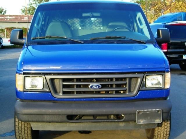 Ford Econoline 2003 photo 1