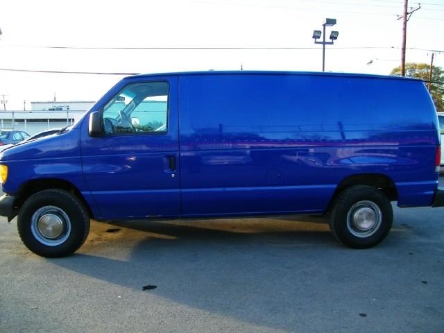 Ford Econoline 2003 photo 2