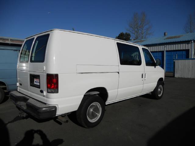 Ford Econoline 2003 photo 1