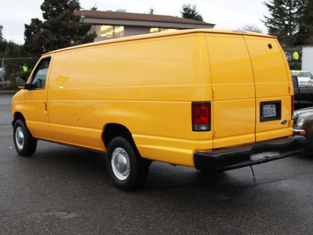 Ford Econoline Ext Cab 141.5 WB Passenger Van