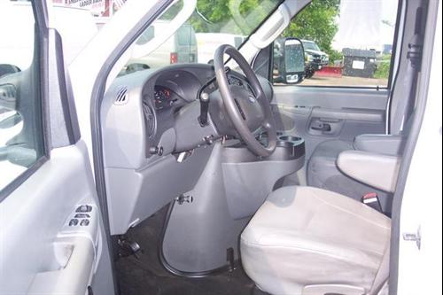 Ford Econoline 2003 photo 2