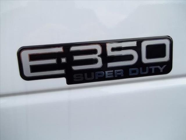 Ford Econoline SLE 4D Utility 4WD Passenger Van