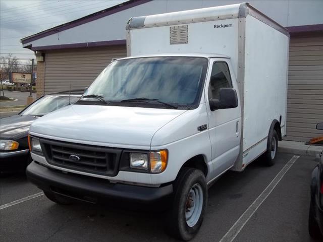 Ford Econoline 2004 photo 1