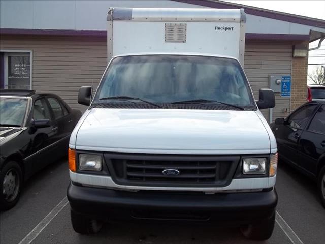 Ford Econoline 2004 photo 2