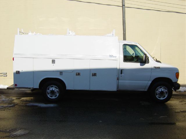 Ford Econoline 2004 photo 1