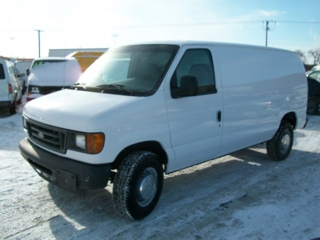 Ford Econoline 2004 photo 2
