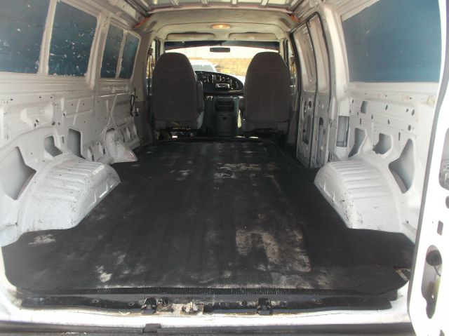 Ford Econoline SE Truck Passenger Van