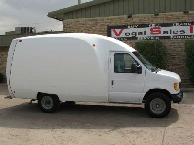 Ford Econoline 2004 photo 1